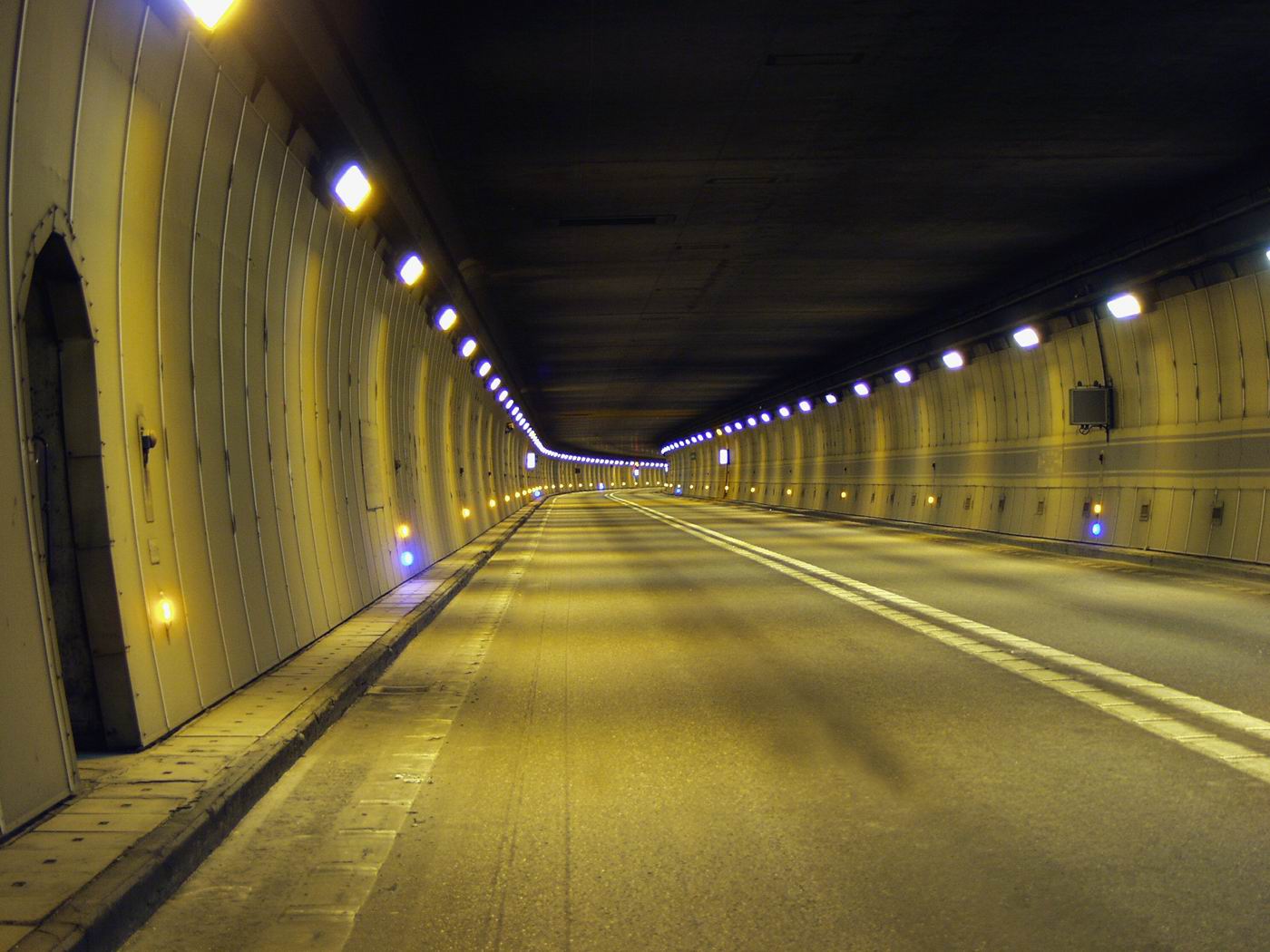 Wnętrze tunelu Fréjus. Fot. SFTRF